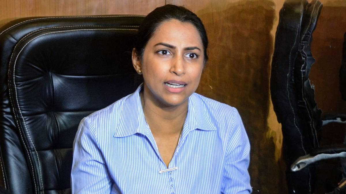 Actress Kranti Redkar