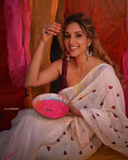 marathi-celebrities-celebreted-holi-2024