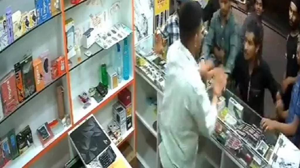 Bangalore shopkeeper Youth thrashed for playing speaker