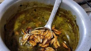 Aaluchya pananchi patal bhaji recipe