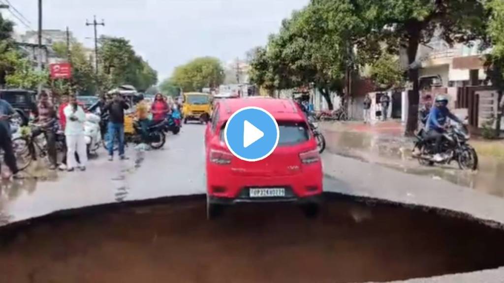 Road collapse forms 20ft deep crater in Vikasnagar video