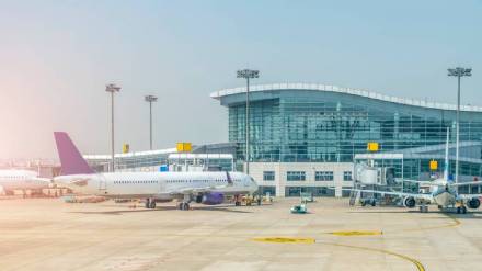 Chinese Passenger Delays Flight 4 Hours By Tossing Coins In Engine