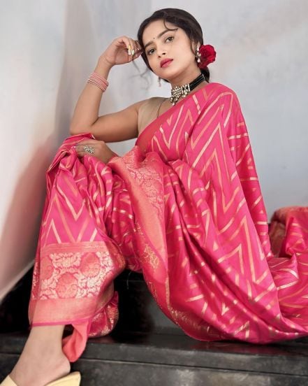 Priyadarshini Indalkar Shivali Parab Saree Look