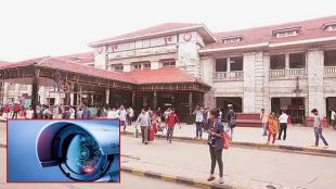 Passengers are monitored through cameras based on AI technology in Pune railway station