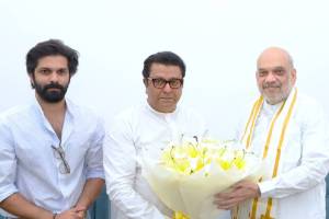 Amit Thackeray and Raj Thackeray with Amit Shah