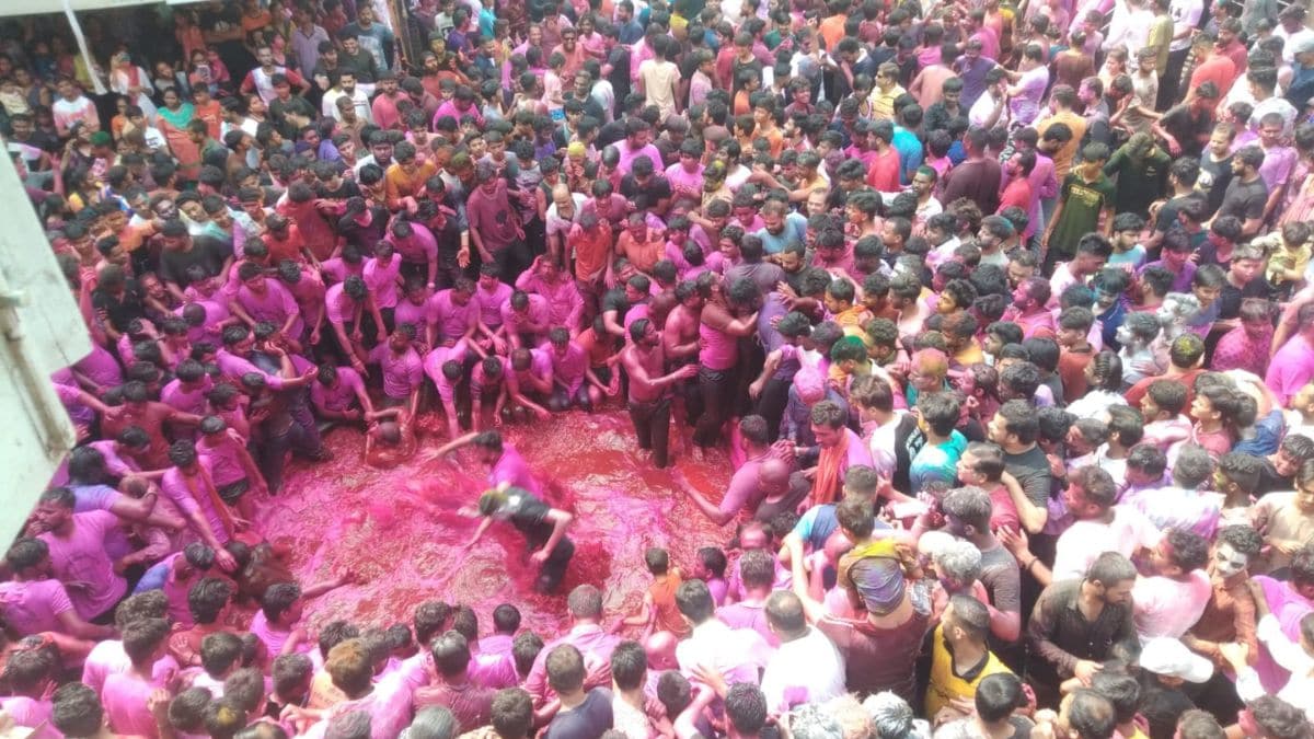 Race for immersion on Rangpanchami in the five rahadis of the Peshwa era