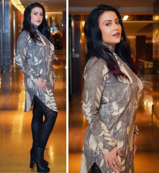 deputy chief minister devendra fadnavis wife amruta fadnavis post new stylish photos at singapore namaste bharat exhibition