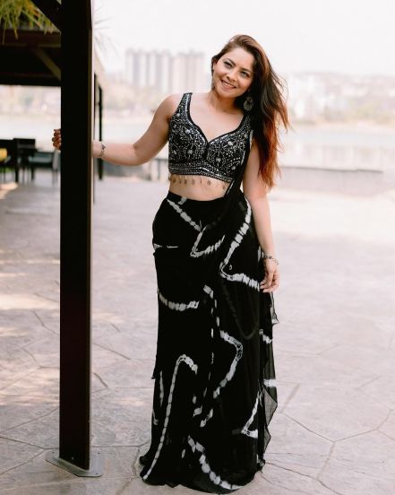 Sonalee Kulkarni Black Saree Look