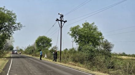 Unseasonal rains hit 96 villages in Yavatmal district One man died 12 animals died