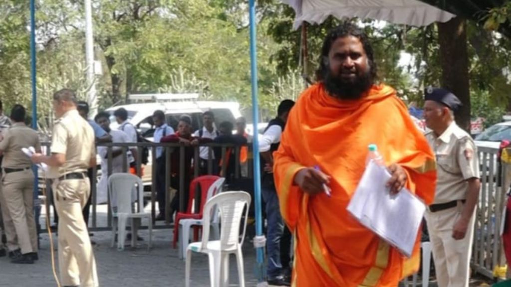 Venkateswara Swami from Solapur Application for candidacy in Nagpur against nitin gadkari