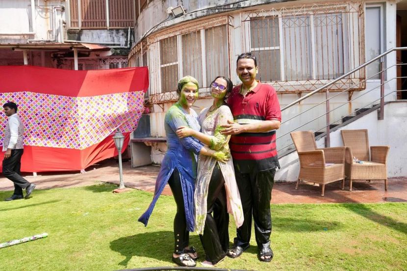 devendra and amruta fadnavis shares glimpse of their family holi celebration