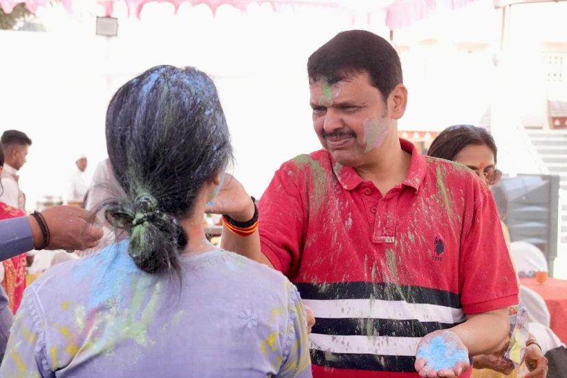 devendra and amruta fadnavis shares glimpse of their family holi celebration