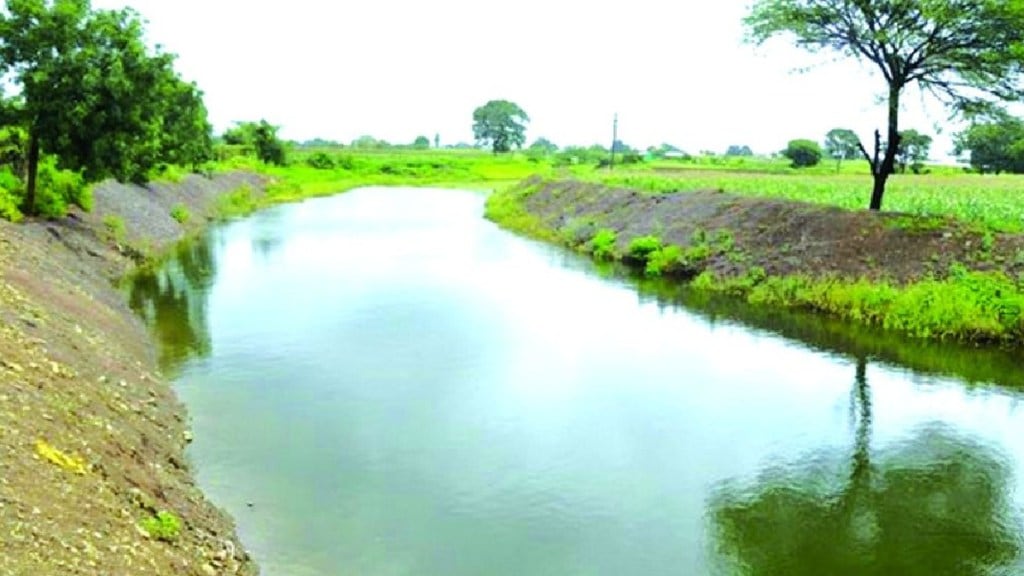 Solapur, sangola, Farmers, Break tembhu scheme Canal, water to Crops , Face Criminal Action,