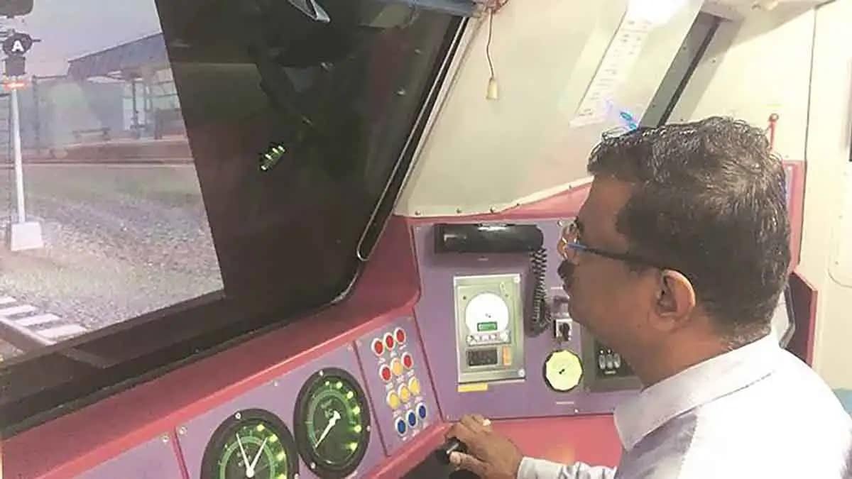 mumbai motorman marathi news, mumbai local motorman marathi news, 30 percent posts of motorman vacant marathi news