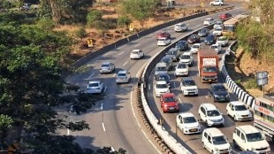 pune mumbai highway marathi news, traffic jam on 15 kilometers route marathi news