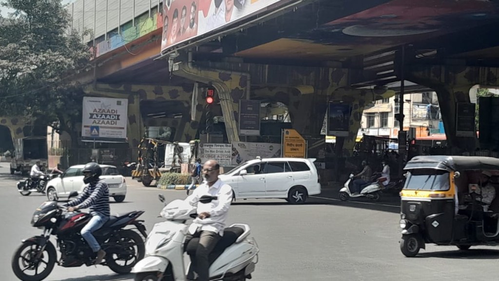 nitin company chowk signal marathi news, nitin company chowk signal active marathi news