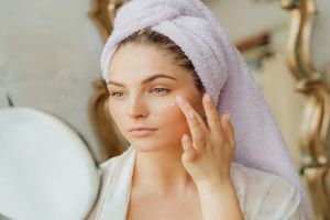 Using skin lightening cream can cause kidney cancer