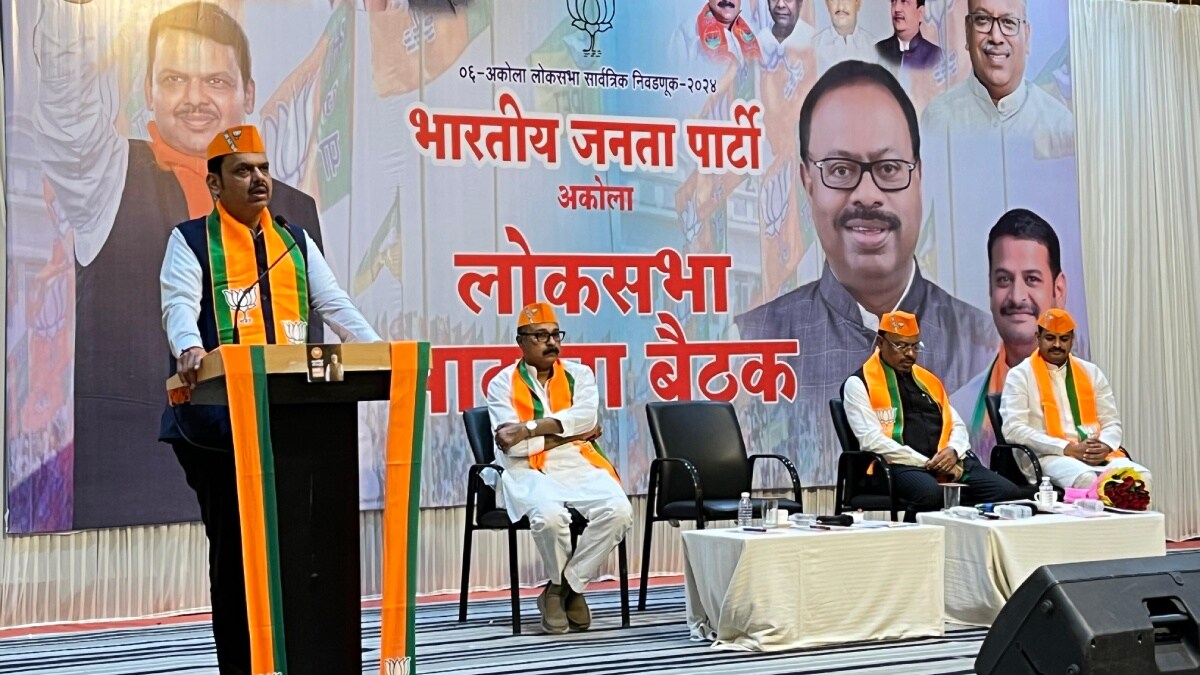 maharashtra dcm devendra fadnavis slams opposition for spreading rumors to stop narendra modi