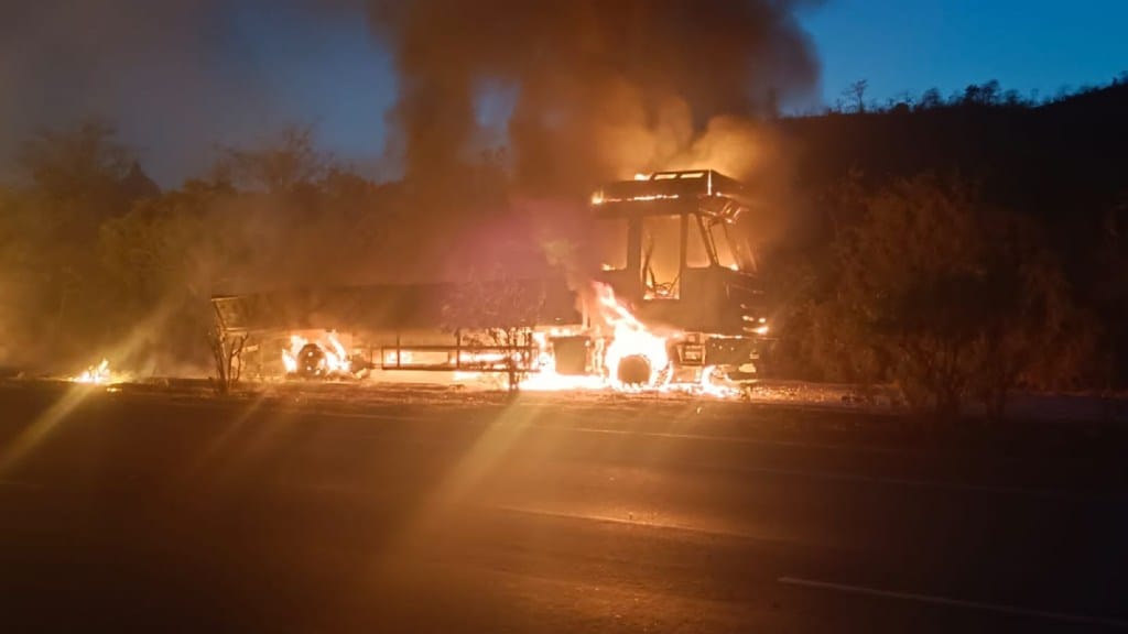 tanker caught fire on mumbai ahmedabad national highway