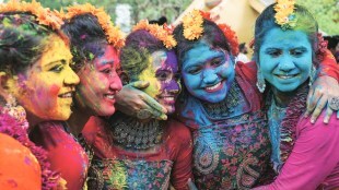 holi 2024 people celebrate holi with enthusiasm