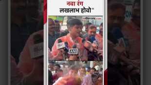 खासदार श्रीकांत शिंदे यांनी ठाण्यातील टेंभी नाका परिसरात साजरे केले धुलिवंदन! | Shrikant Shinde