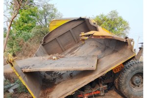 A dumper full of cargo broke into two pieces in an accident nashik