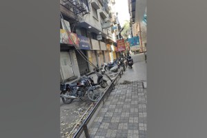 Nashik, Foreign state Businessman, Mobile parts, Shut Shops, Second Day, Dispute, Local Marathi Businessmen,