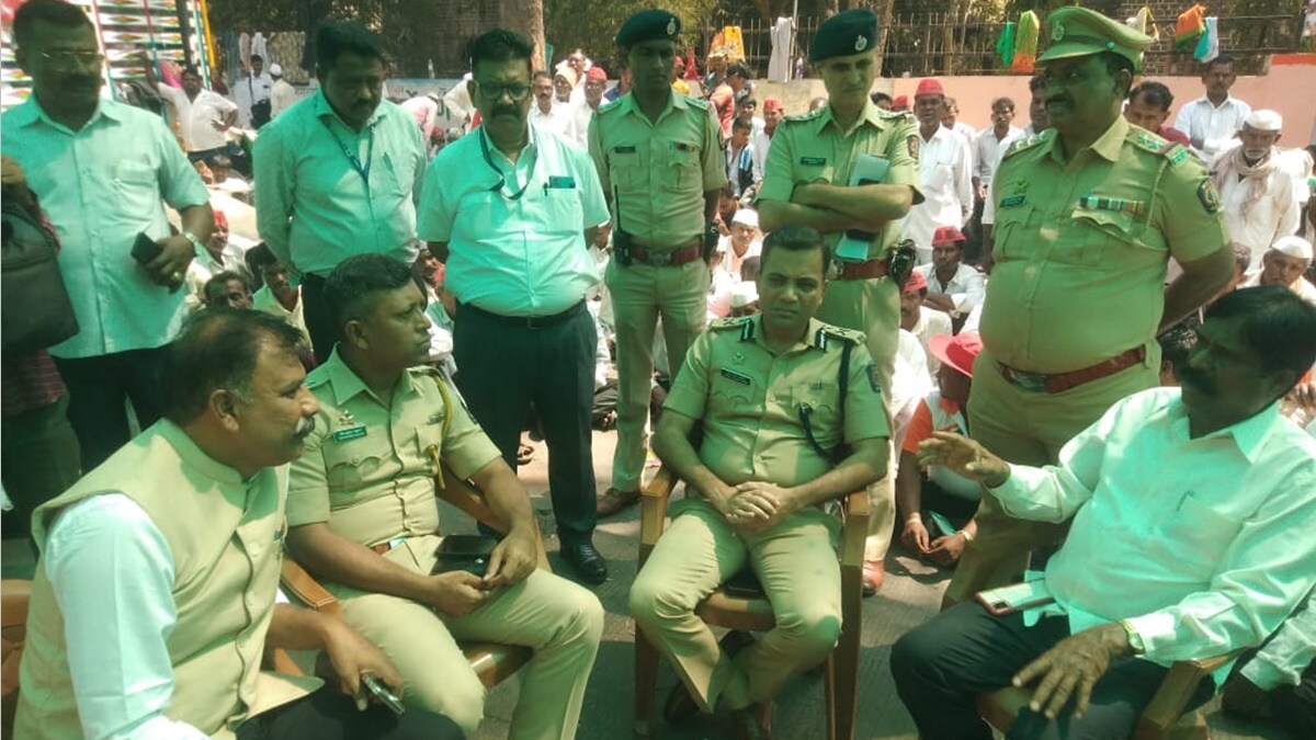 nashik police commissioner marathi news, nashik cpi m protest marathi news