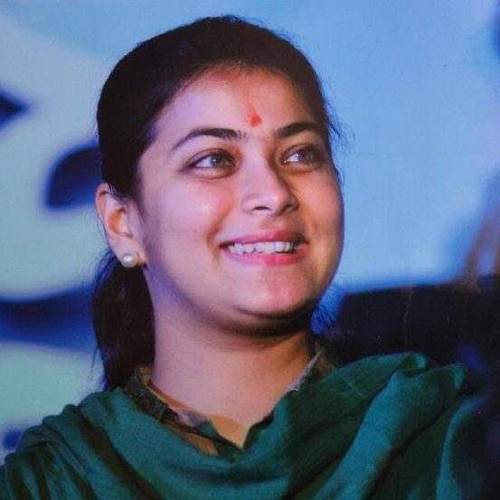 praniti shinde solapur lok sabha candidate _ 8