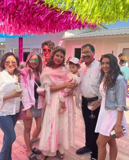 priyanka-chopra-nick-jonas-malti-marie-holi-in-india