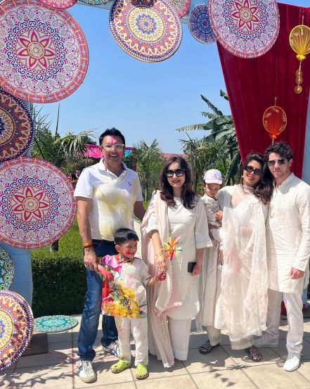 priyanka-chopra-nick-jonas-malti-marie-holi-in-india