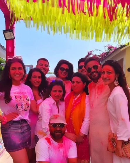 priyanka-chopra-nick-jonas-malti-marie-holi-in-india