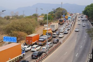 Traffic Causes Jam, continuous Holidays, Tourists Head, Lonavala, Mumbai Pune Expressway, marathi news,