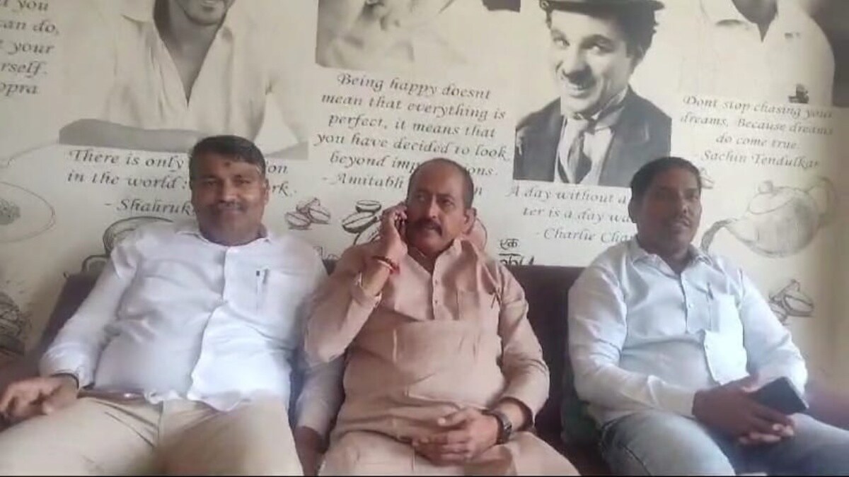 ajit pawar ncp group workers demand vijay shivtare should apologize to ajit pawar