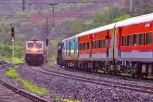 railway services disrupted between Pune Mumbai due to technical glitches in lonavala
