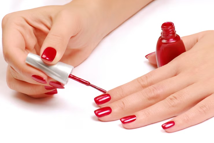 tips-to-clean-nails-after-holi 