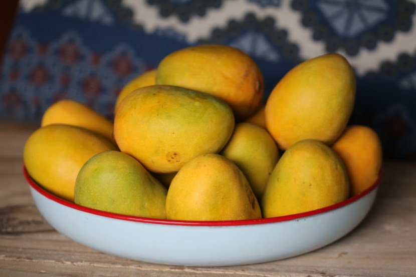 Science Behind why mangoes should be soaked in water before eating