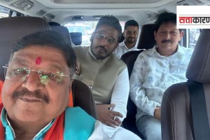 Akshay Kanti Bam Milind Deora Ashok Chavan leaders left Congress Lok Sabha polls