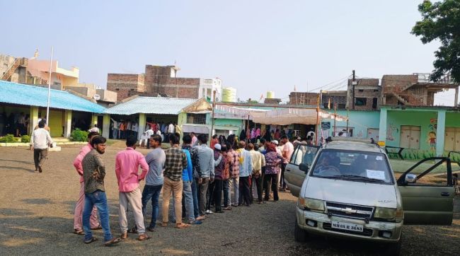 Technical failure in voting machines at some places in Amravati queue at polling stations