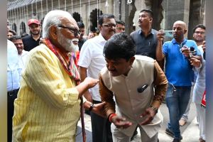 Chhagan Bhujbal Hemant Godse and other Political leaders gather in Kalaram temple