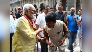 Chhagan Bhujbal Hemant Godse and other Political leaders gather in Kalaram temple