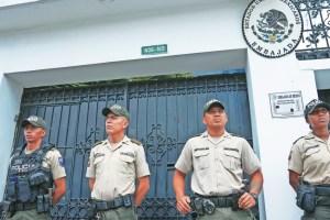 mexico suspends diplomatic relations with ecuador after raid on embassy