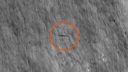 चंद्राभोवती घिरट्या घालतेय UFO? नासाने शेअर केला रहस्यमयी फोटो, नक्की काय आहे प्रकरण?