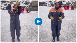 “आता विसाव्याचे क्षण!”, ६० वर्षात पहिल्यांदाच सुट्टी घेऊन बर्फात खेळतेय महिला, लेकाने शेअर केला आईचा हृदयस्पर्शी Video
