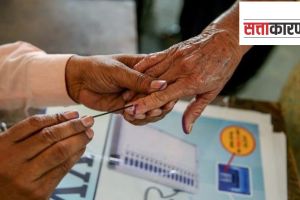 Kashmiri voters form m (1)