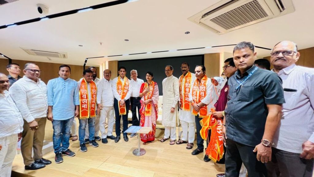 Former corporator Leena Garad suspended by BJP joins Thackeray groups Shiv Sena