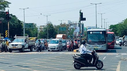 Mankapur Chowk is becoming a black spot for accidents