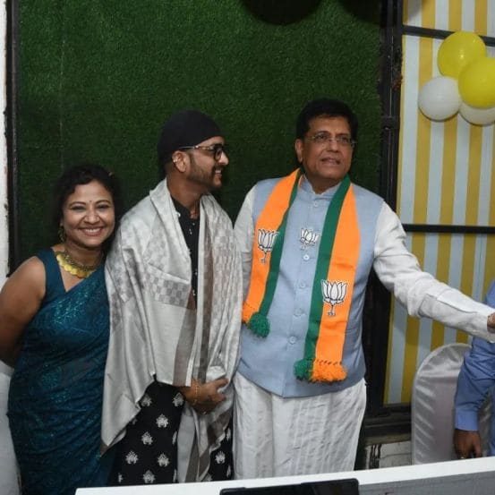 Mazhi Tuzhi Reshimgaath fame actress swati deval start new hotel with husband tushar deval photo viral