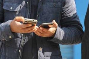 Mobile thieves arrested 30 mobiles seized in kandivali
