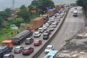 heavy vehicles ban on Mumbai Pune Expressway for three days